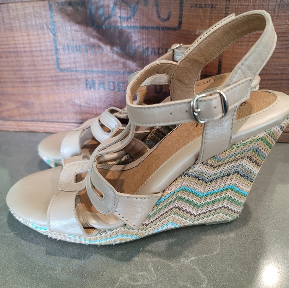 Euro Soft by Sofft Wedge Sandals - Picture 3 of 6